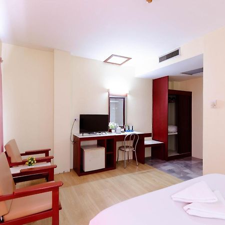 Chumphon Palace Hotel Bagian luar foto