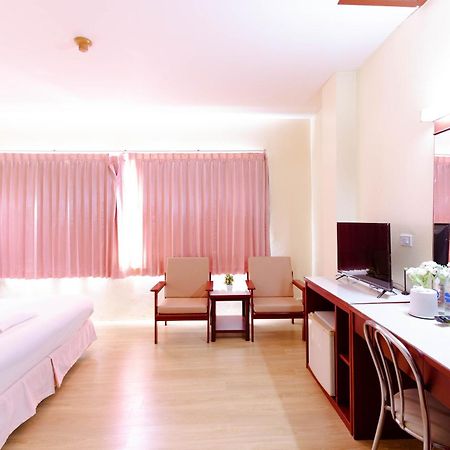 Chumphon Palace Hotel Bagian luar foto