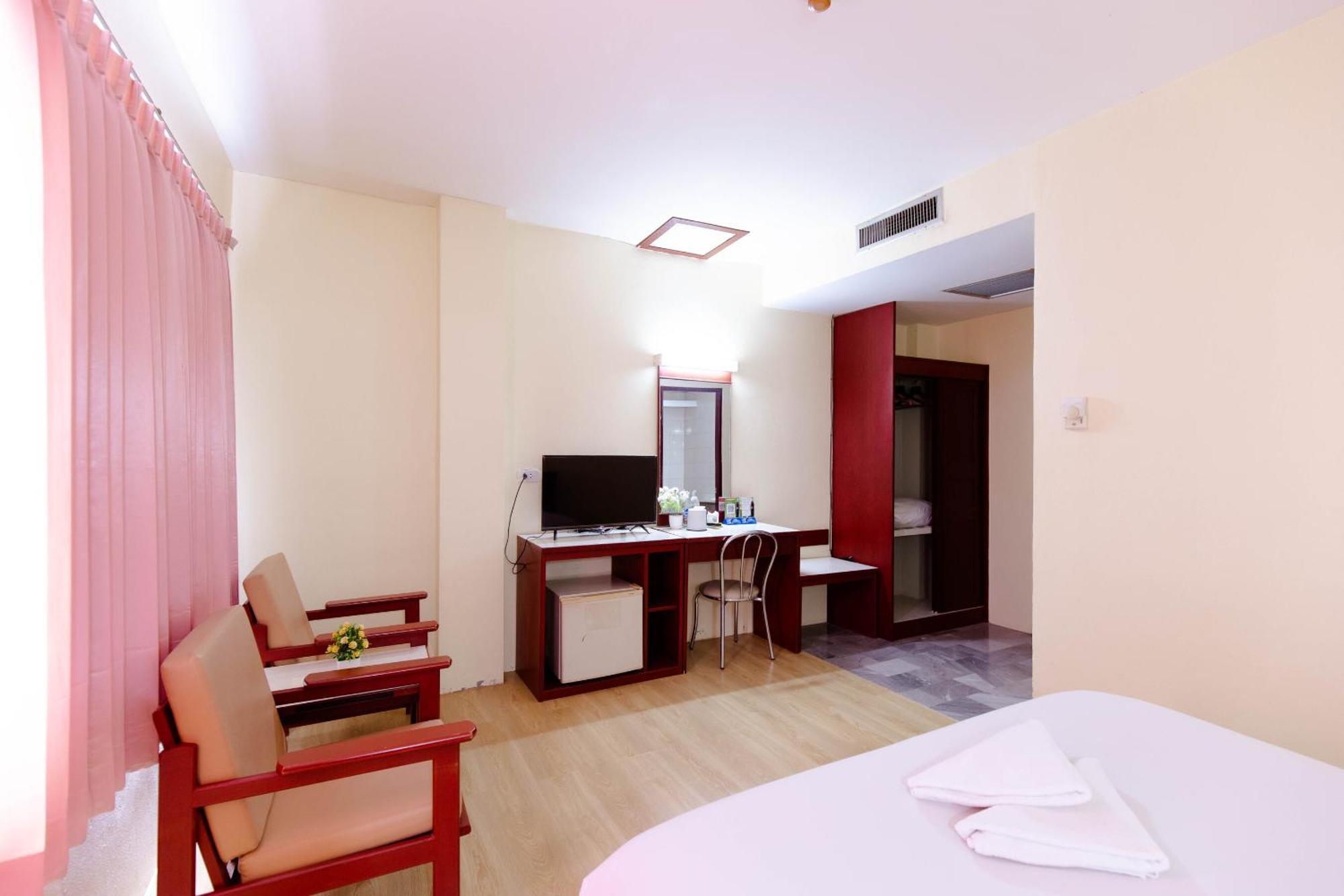 Chumphon Palace Hotel Bagian luar foto