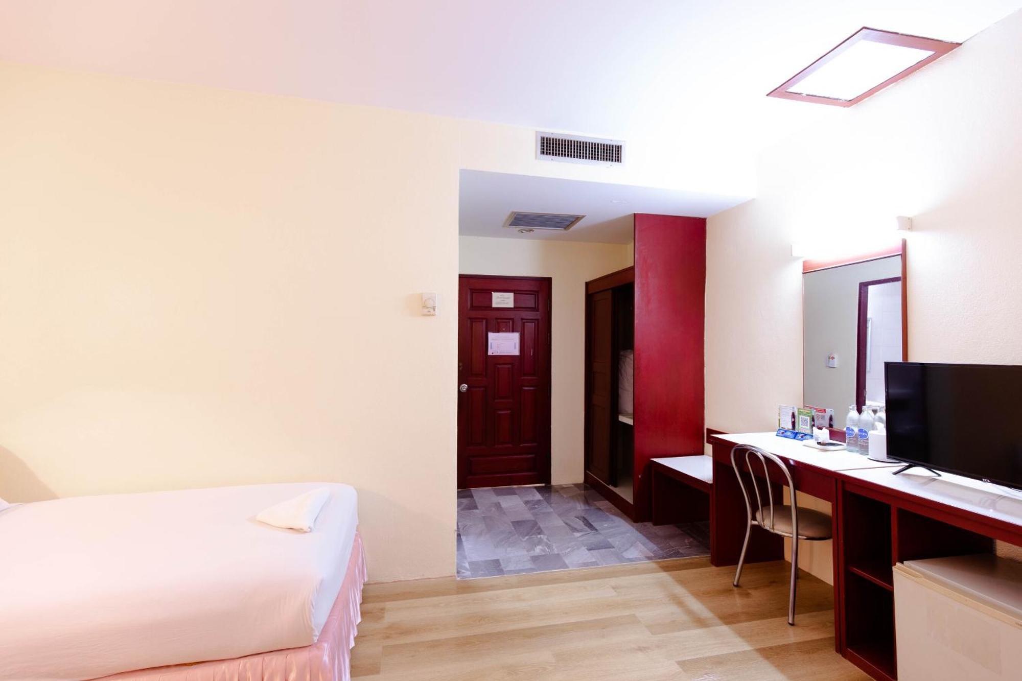 Chumphon Palace Hotel Bagian luar foto