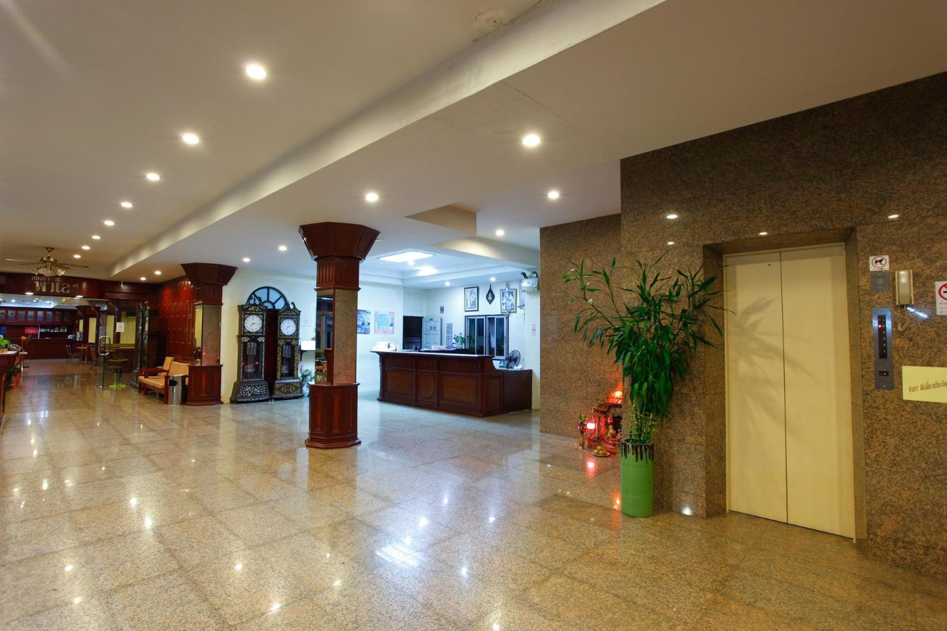 Chumphon Palace Hotel Bagian luar foto