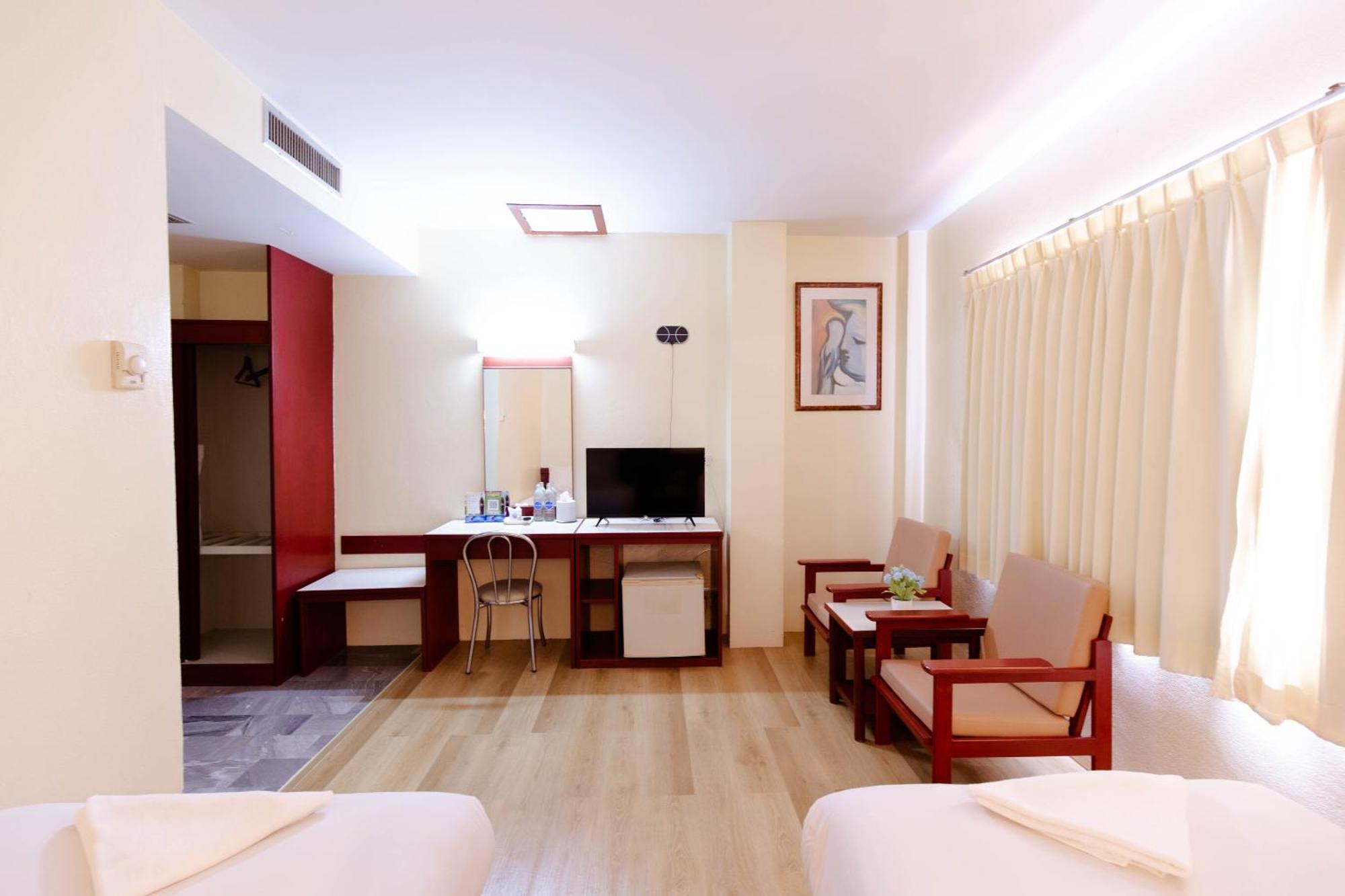 Chumphon Palace Hotel Bagian luar foto