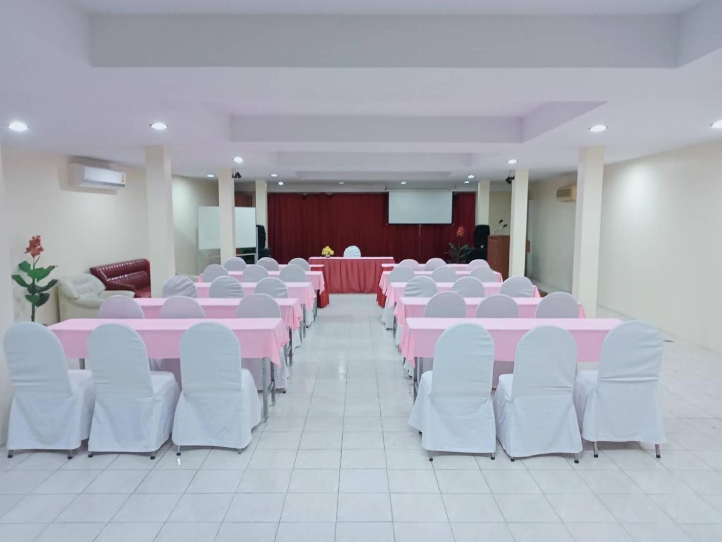 Chumphon Palace Hotel Bagian luar foto