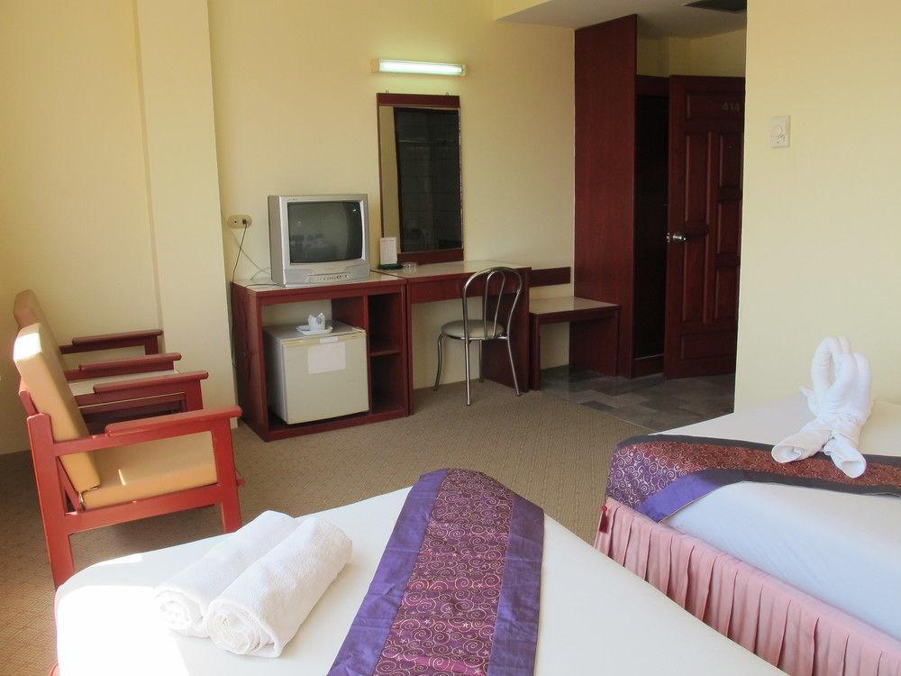 Chumphon Palace Hotel Bagian luar foto