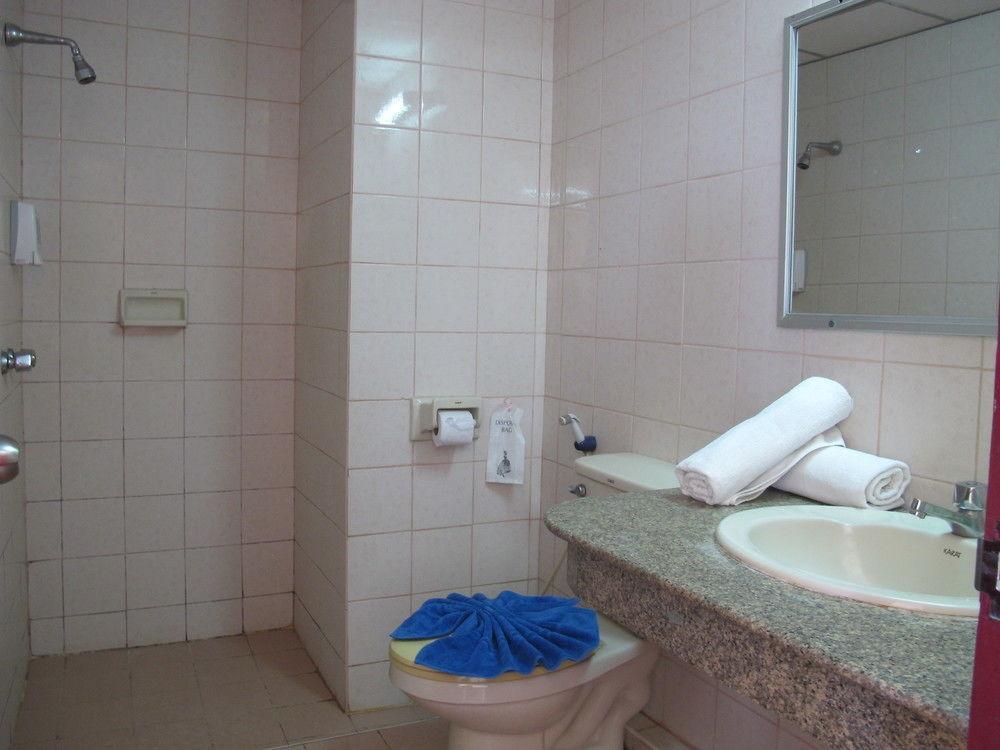 Chumphon Palace Hotel Bagian luar foto