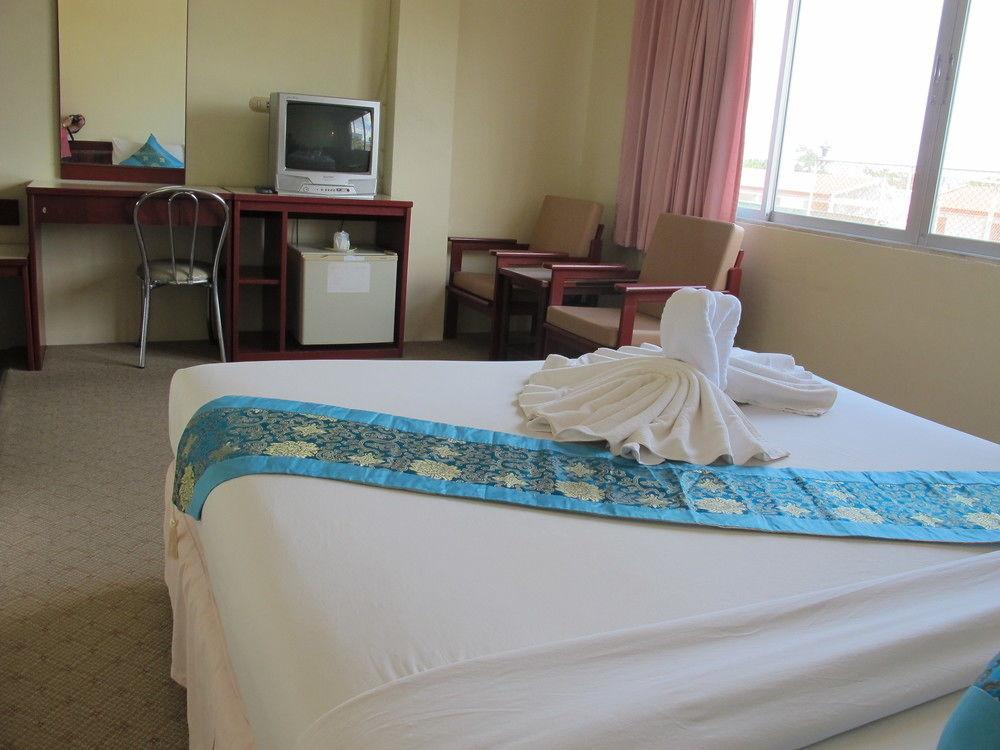 Chumphon Palace Hotel Bagian luar foto