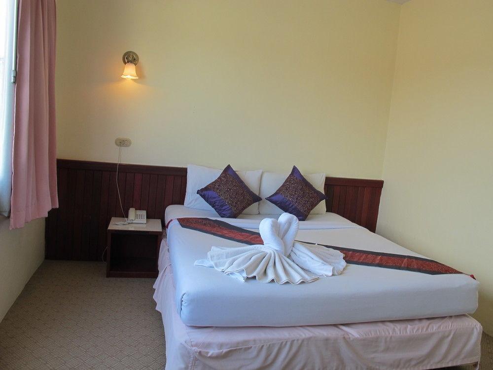 Chumphon Palace Hotel Bagian luar foto
