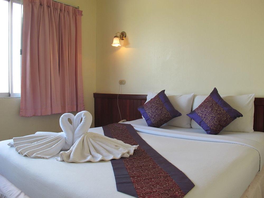 Chumphon Palace Hotel Bagian luar foto