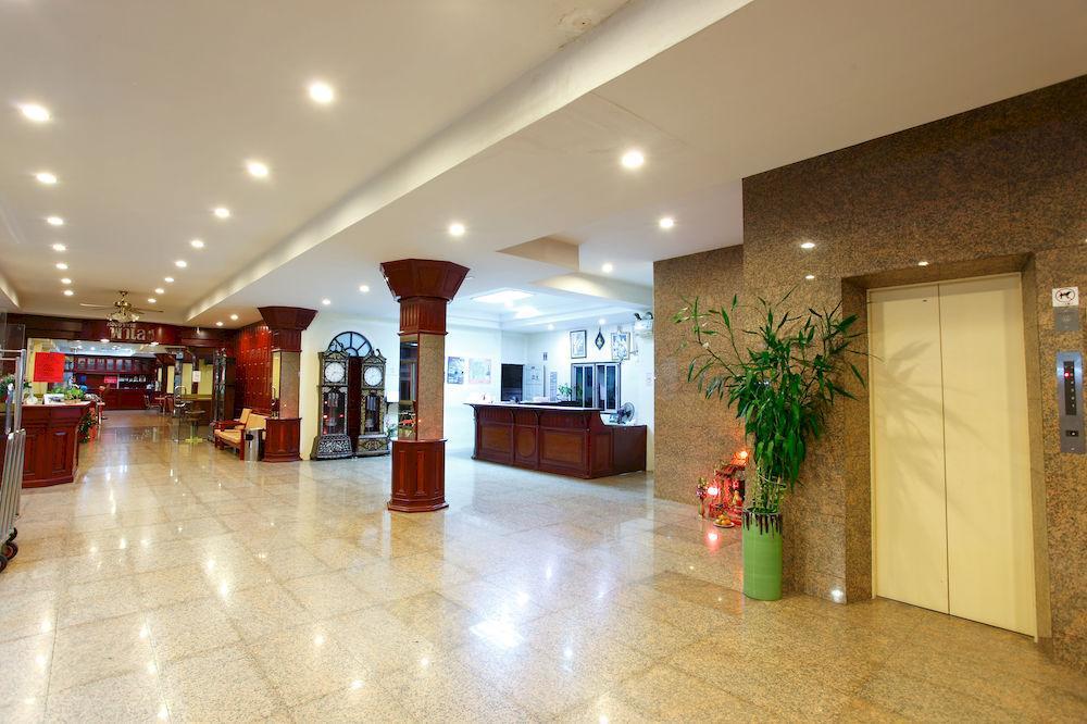 Chumphon Palace Hotel Bagian luar foto