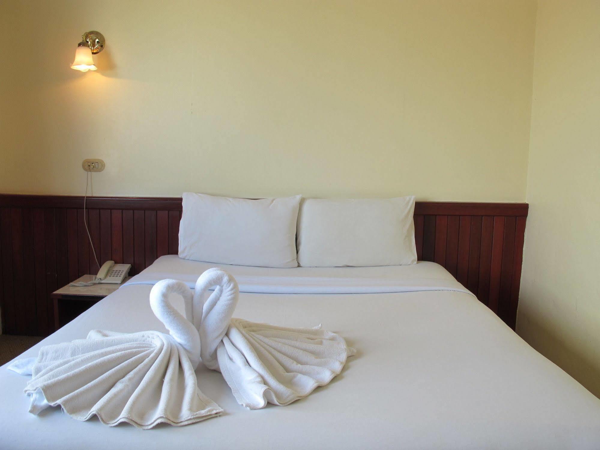 Chumphon Palace Hotel Bagian luar foto